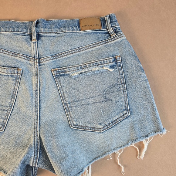 American Eagle Strigid High Rise Distressed Denim Shorts Light Wash Blue Size 6 - Picture 11 of 16